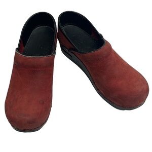 Sanita Red Suede Professional Clog Women Size 38 / women’s 7.5.